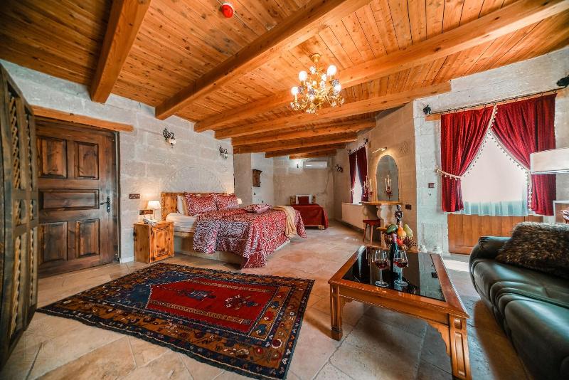 Zeus Cave Suites image