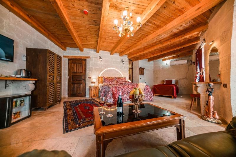 Zeus Cave Suites image