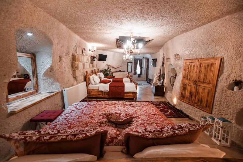 Zeus Cave Suites image