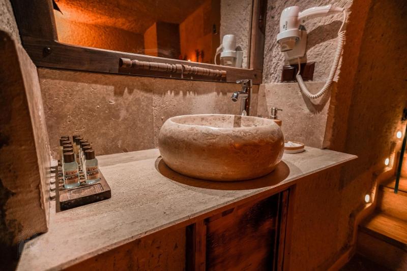 Zeus Cave Suites image