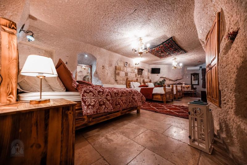 Zeus Cave Suites image