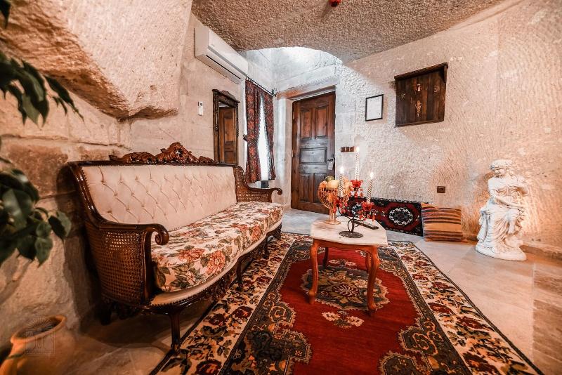 Zeus Cave Suites image
