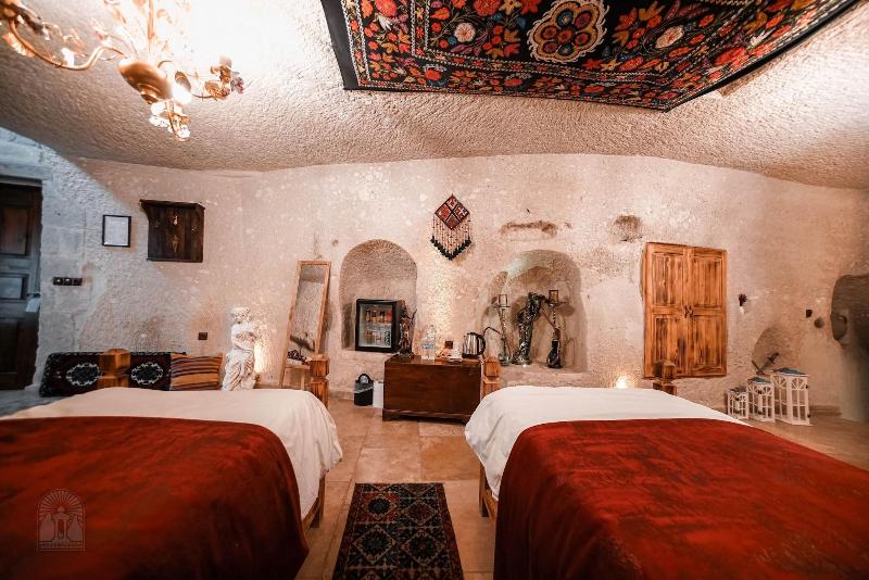 Zeus Cave Suites image