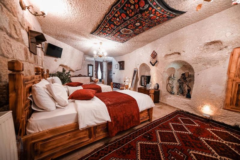 Zeus Cave Suites image