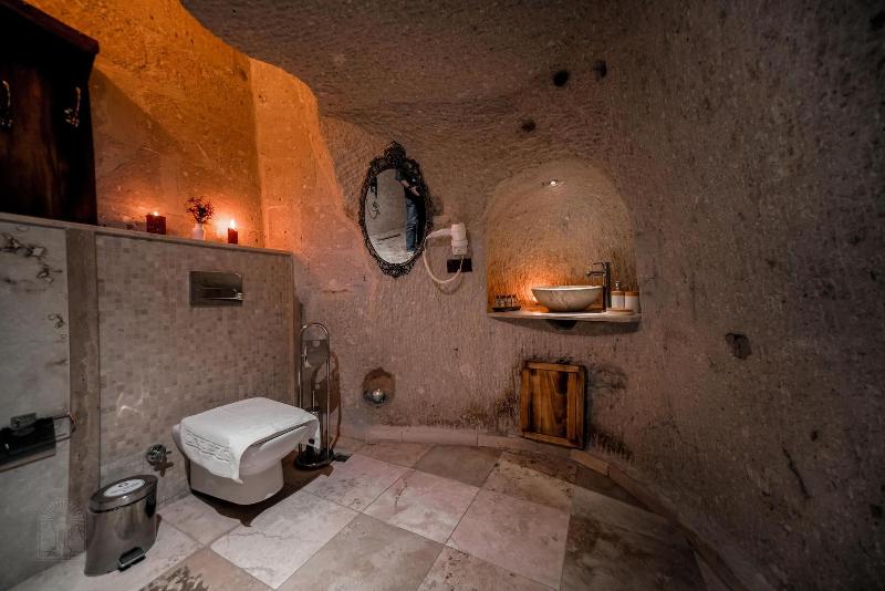 Zeus Cave Suites image
