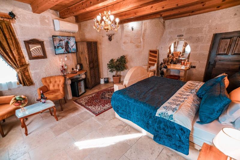 Zeus Cave Suites image