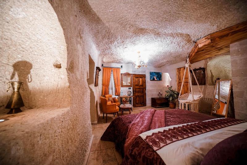 Zeus Cave Suites image