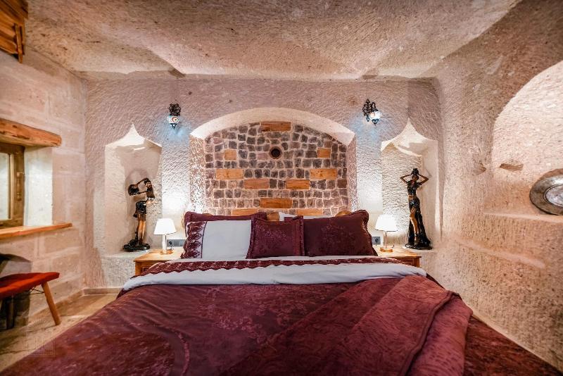 Zeus Cave Suites image