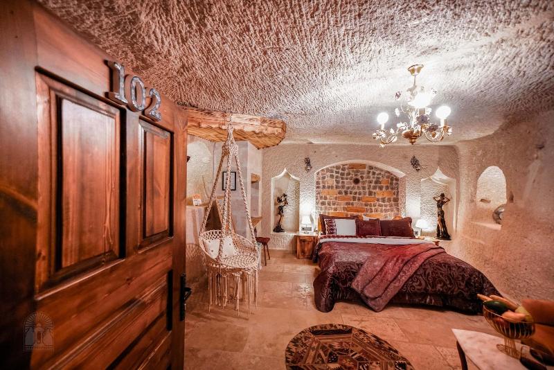 Zeus Cave Suites image