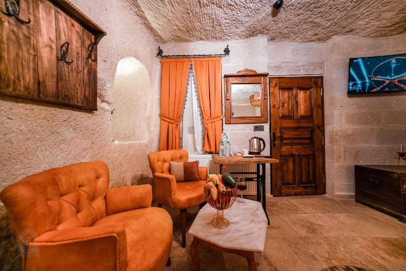 Zeus Cave Suites image