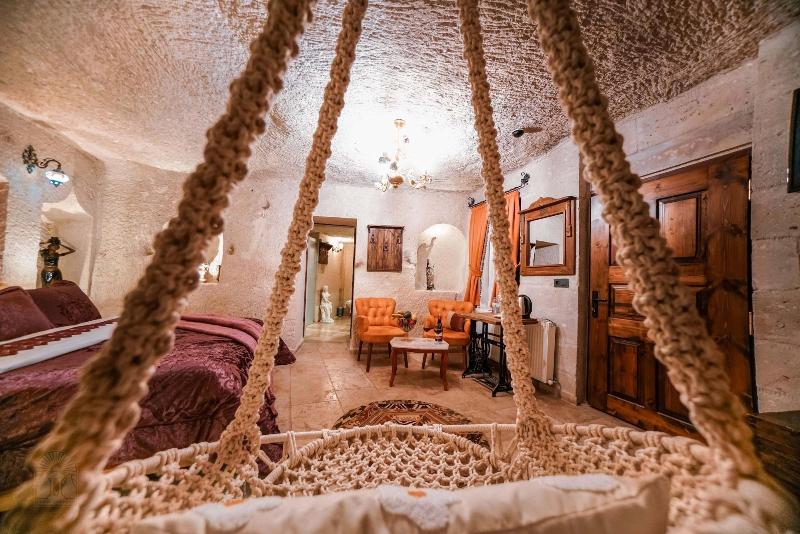 Zeus Cave Suites image