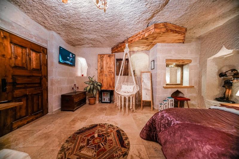 Zeus Cave Suites image