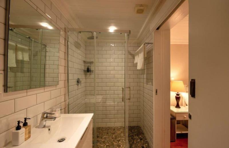 Willets Hotel image
