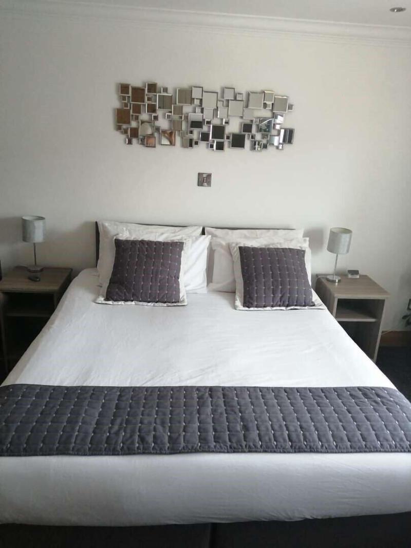 The Reveller Lodgings image