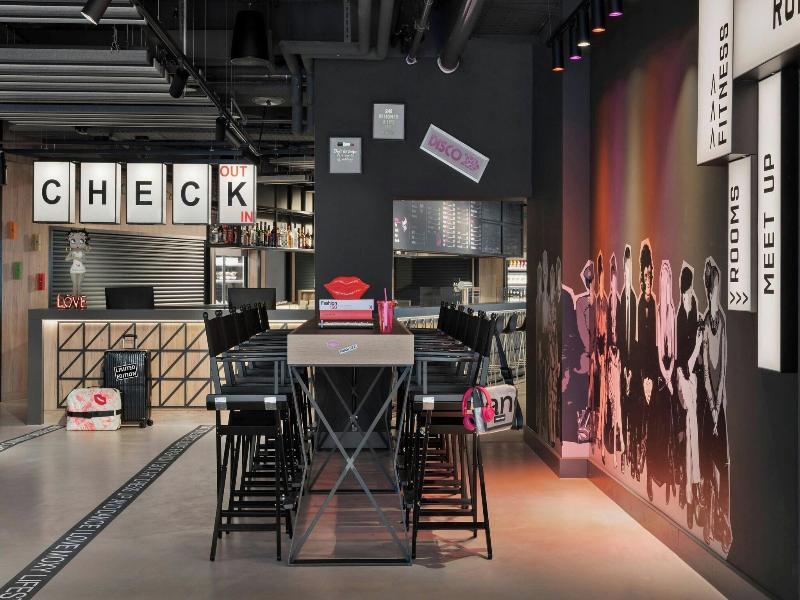 Moxy Duesseldorf City image