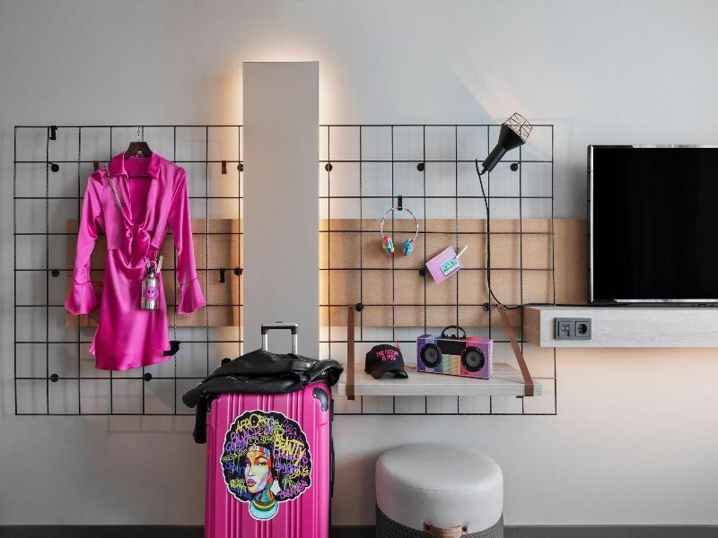 Moxy Duesseldorf City image