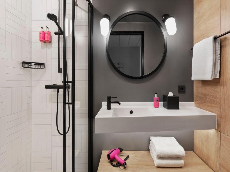 Moxy Duesseldorf City image