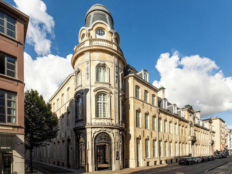 Sapphire House Antwerp, Autograph Collection image