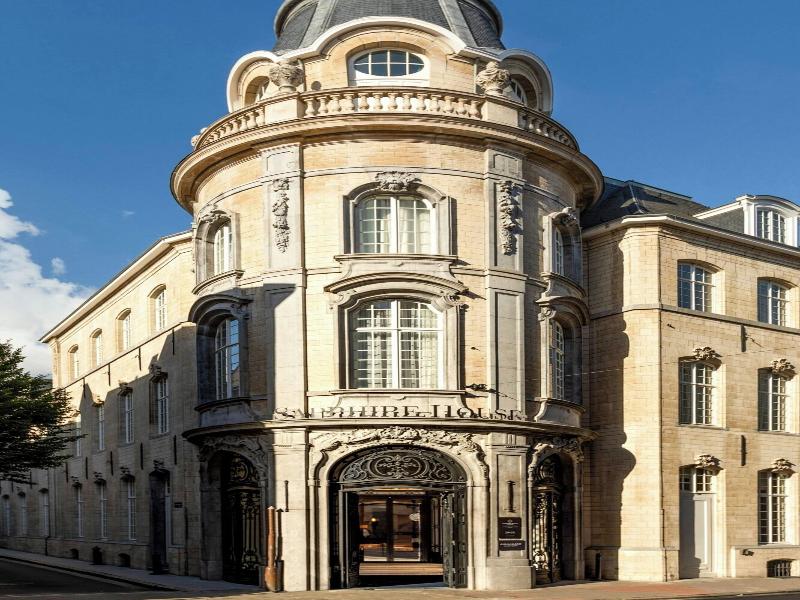 Sapphire House Antwerp, Autograph Collection image