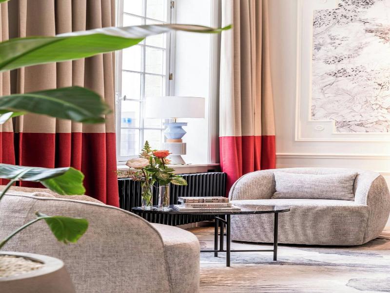 Sapphire House Antwerp, Autograph Collection image