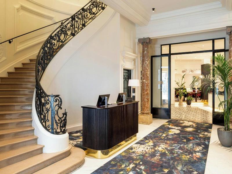 Sapphire House Antwerp, Autograph Collection image