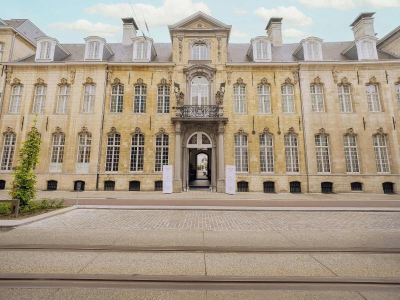 Sapphire House Antwerp, Autograph Collection image