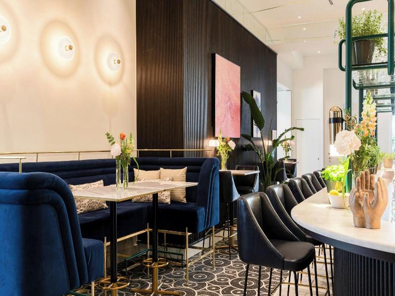 Sapphire House Antwerp, Autograph Collection image