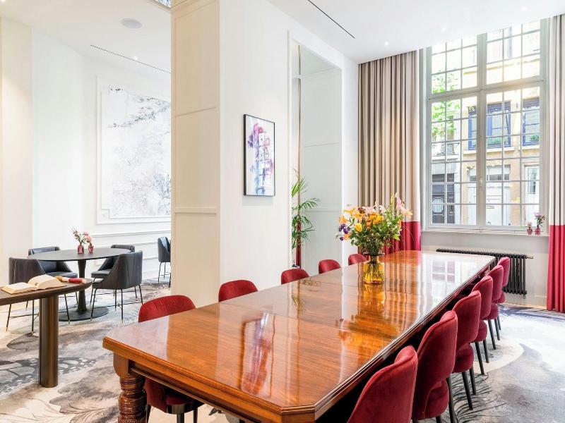 Sapphire House Antwerp, Autograph Collection image