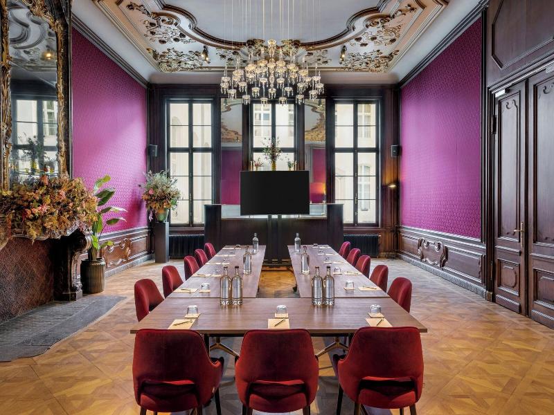 Sapphire House Antwerp, Autograph Collection image