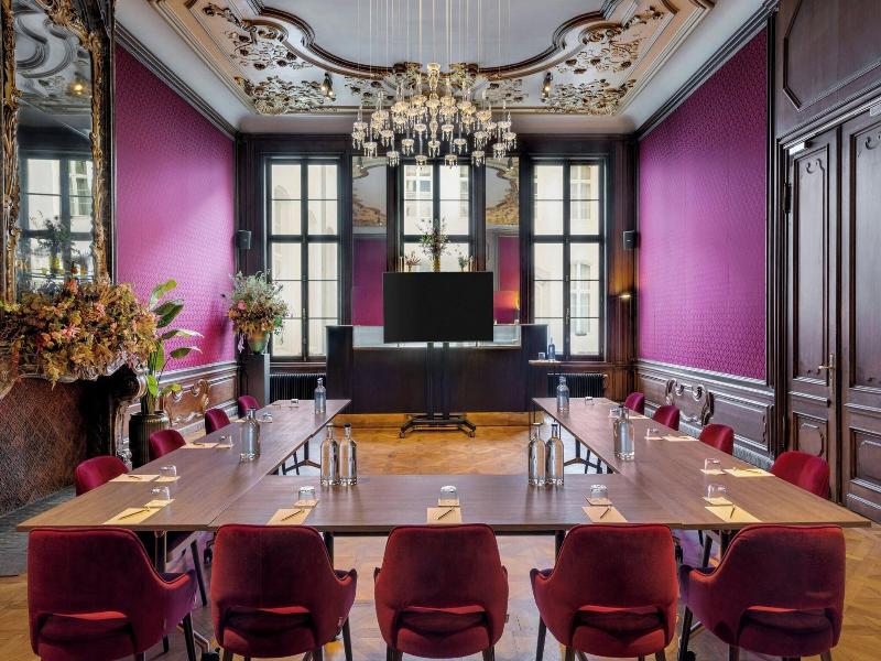 Sapphire House Antwerp, Autograph Collection image