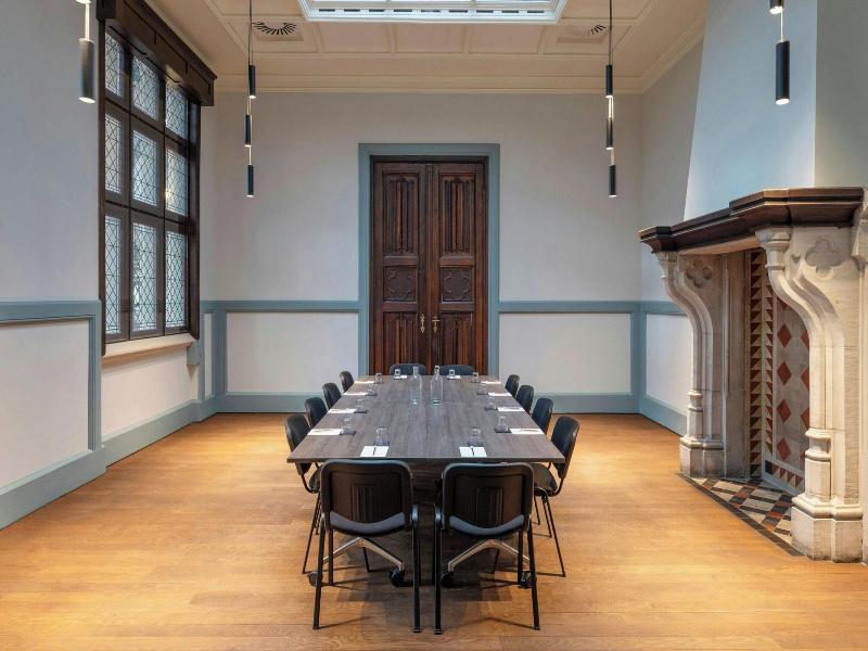 Sapphire House Antwerp, Autograph Collection image