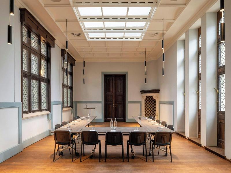 Sapphire House Antwerp, Autograph Collection image