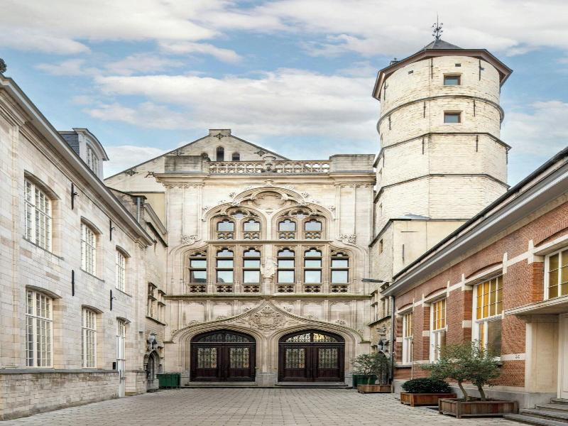 Sapphire House Antwerp, Autograph Collection image