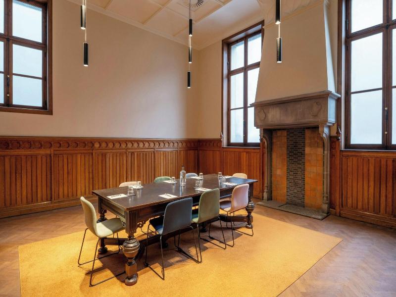 Sapphire House Antwerp, Autograph Collection image