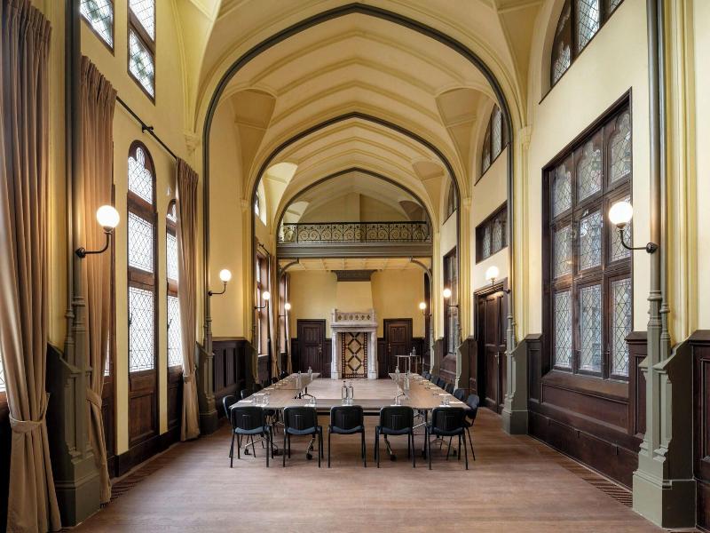 Sapphire House Antwerp, Autograph Collection image