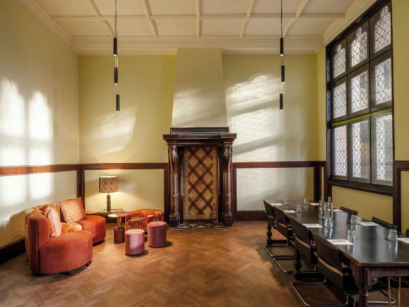 Sapphire House Antwerp, Autograph Collection image