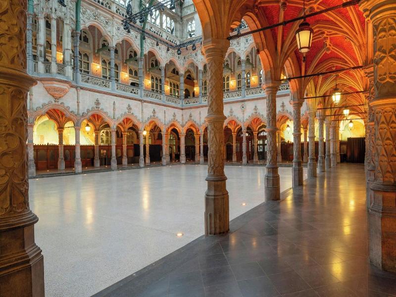 Sapphire House Antwerp, Autograph Collection image