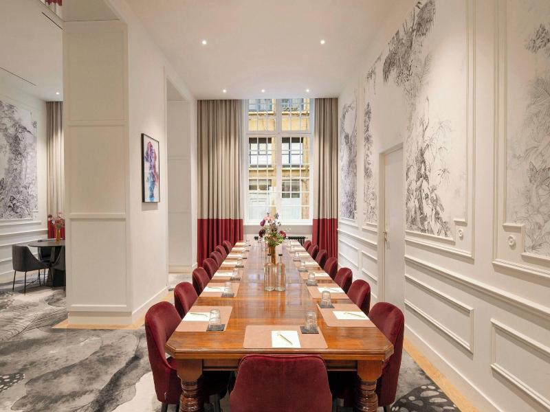 Sapphire House Antwerp, Autograph Collection image