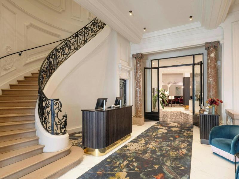 Sapphire House Antwerp, Autograph Collection image