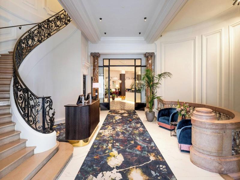 Sapphire House Antwerp, Autograph Collection image