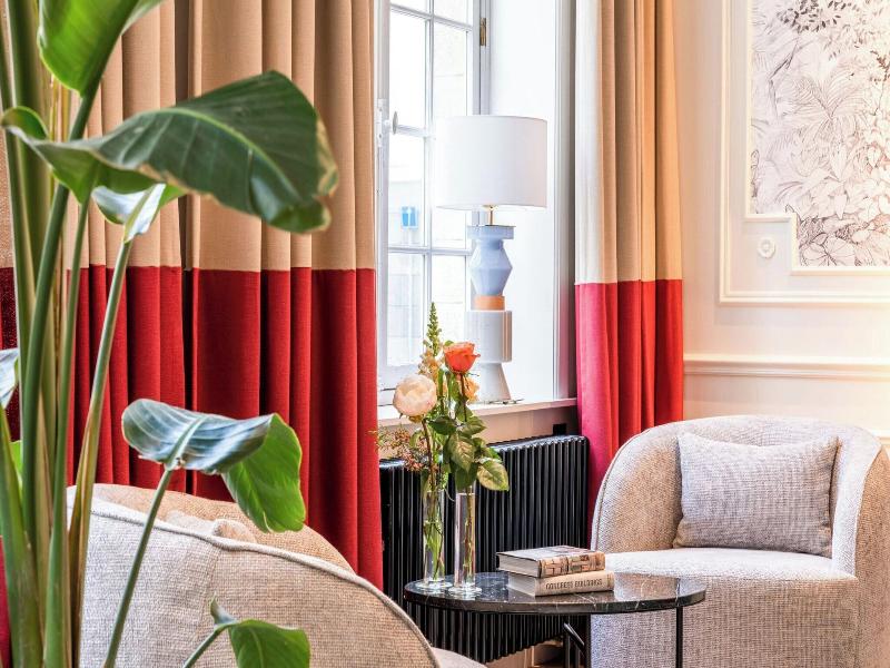 Sapphire House Antwerp, Autograph Collection image