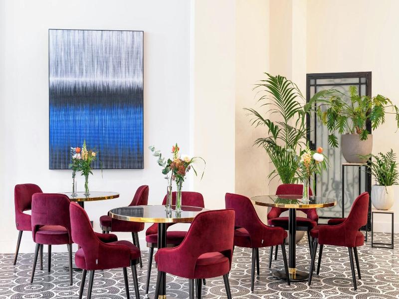 Sapphire House Antwerp, Autograph Collection image