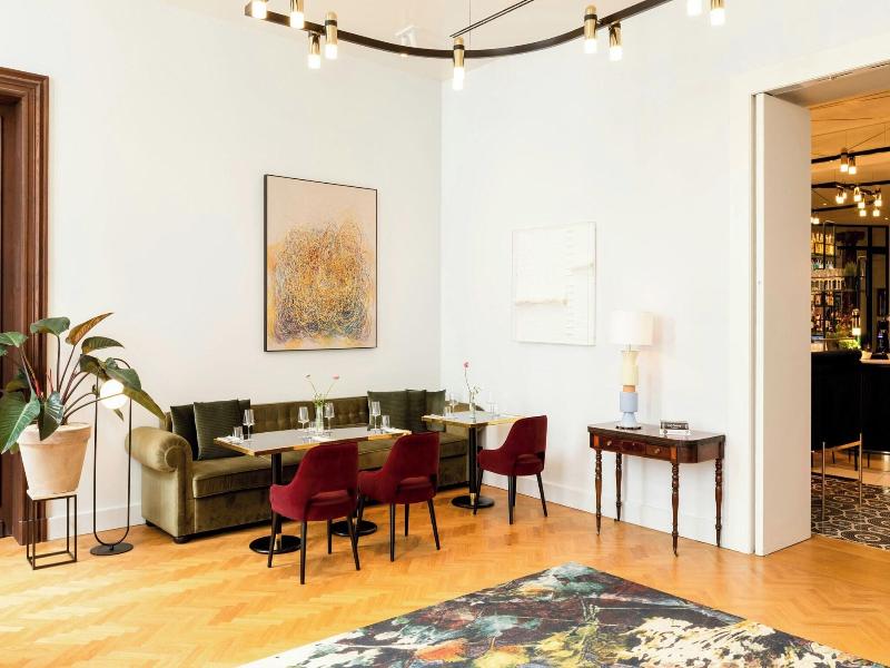 Sapphire House Antwerp, Autograph Collection image