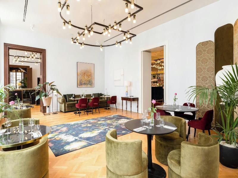Sapphire House Antwerp, Autograph Collection image