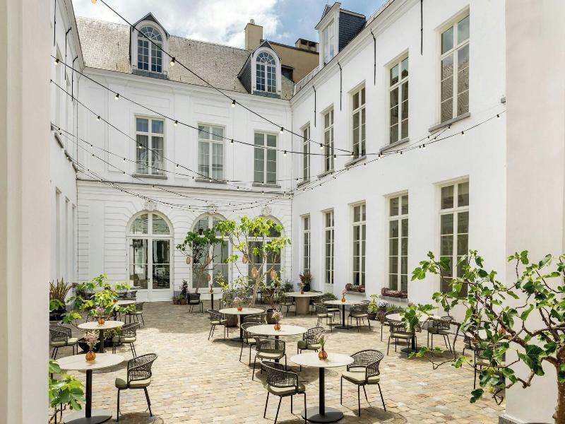 Sapphire House Antwerp, Autograph Collection image