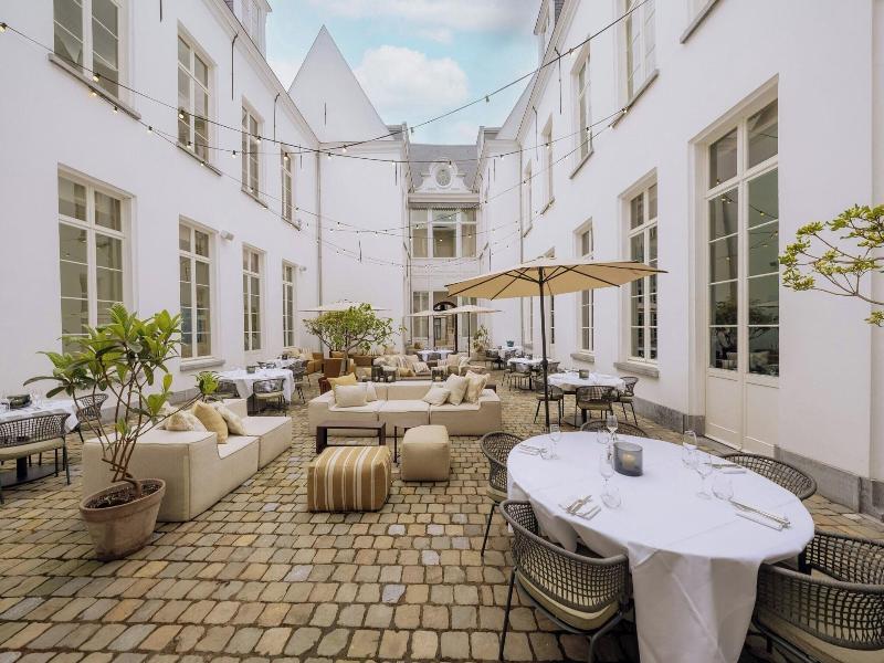 Sapphire House Antwerp, Autograph Collection image