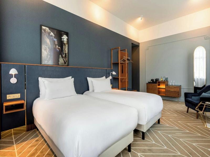 Sapphire House Antwerp, Autograph Collection image