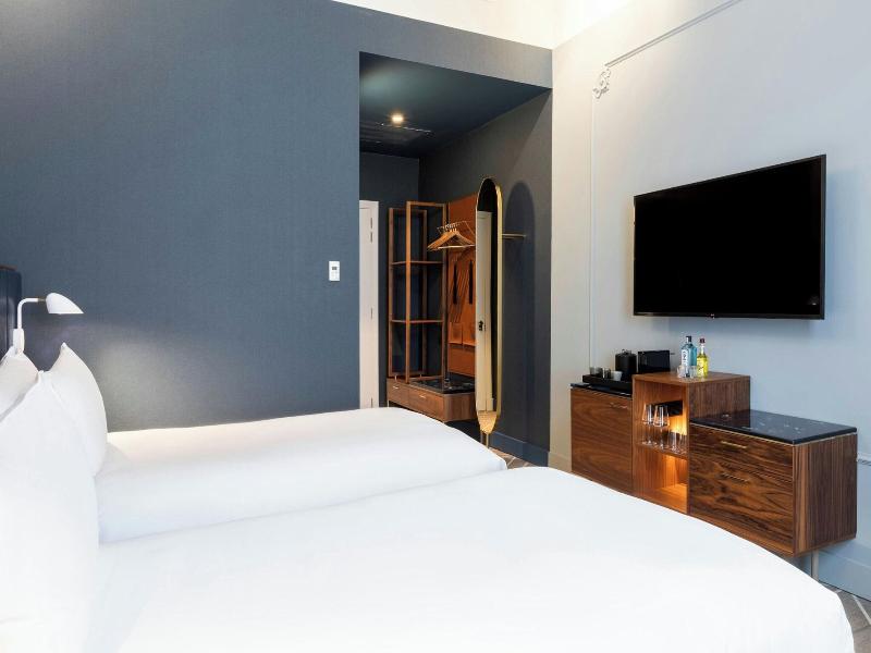 Sapphire House Antwerp, Autograph Collection image