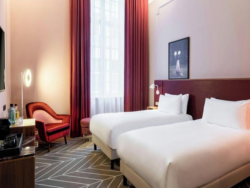 Sapphire House Antwerp, Autograph Collection image