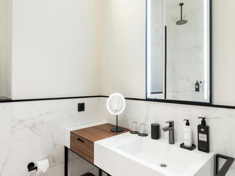 Sapphire House Antwerp, Autograph Collection image